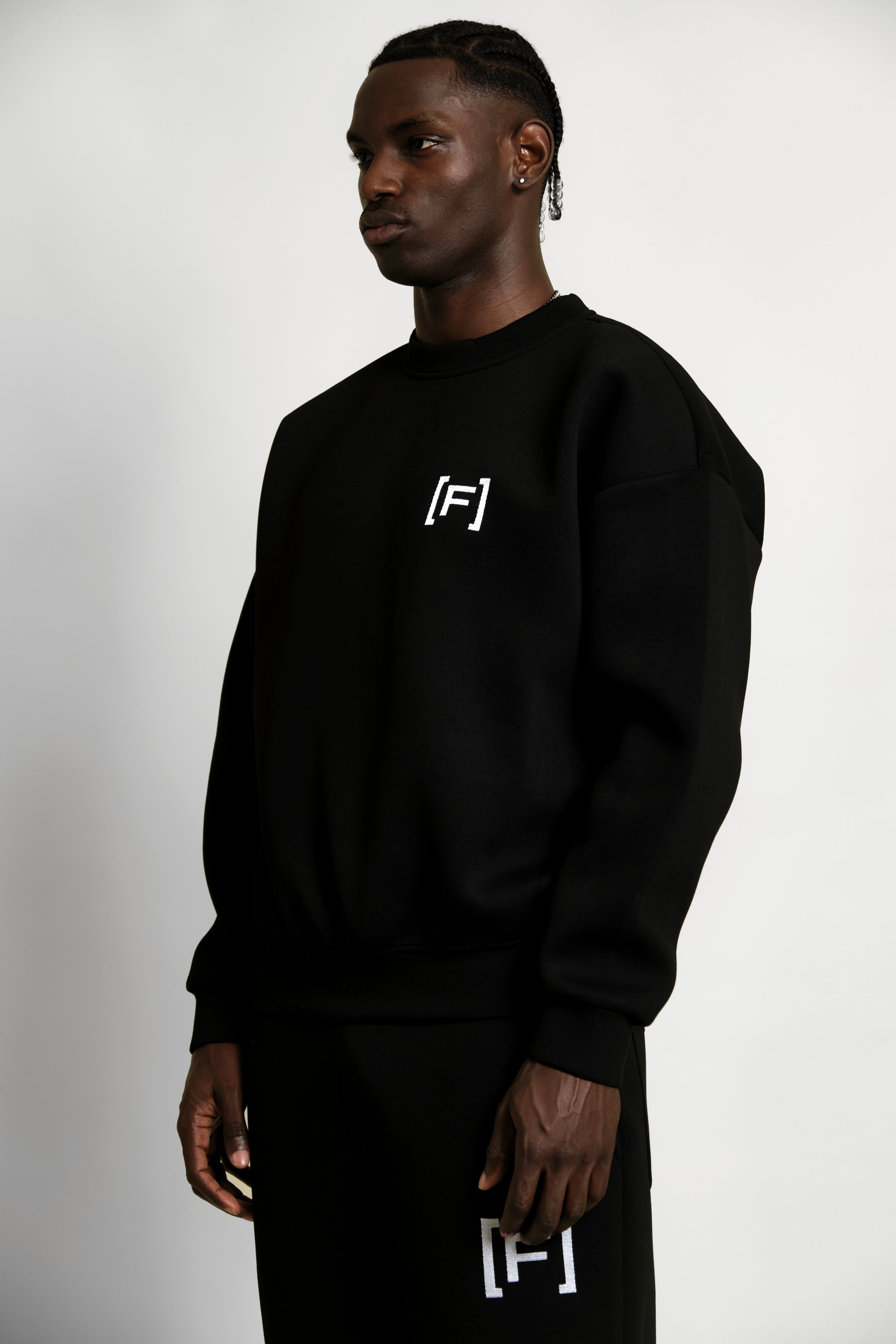[F] SWEATER